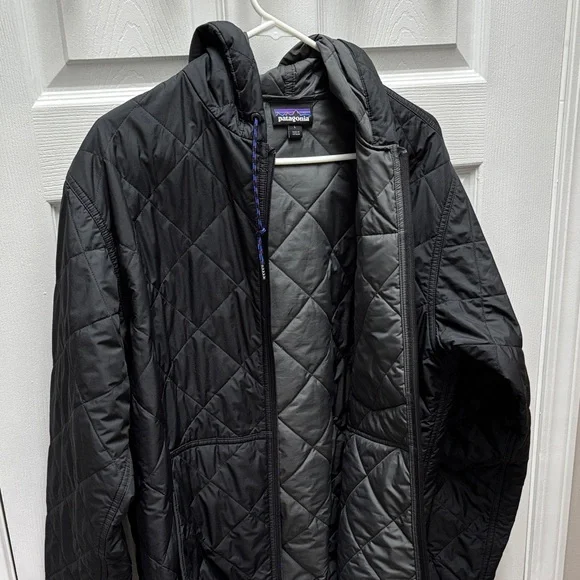 Patagonia Men's Diamond Quilted Bomber Hoody - Picture 9 of 11